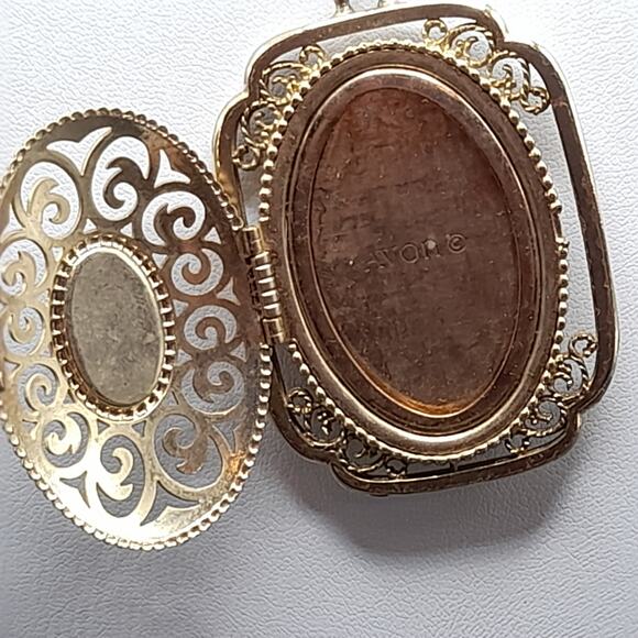 Vintage Avon Faux Gemstone Photo Locket, Original Long Chain, 1970s - Picture 5 of 10